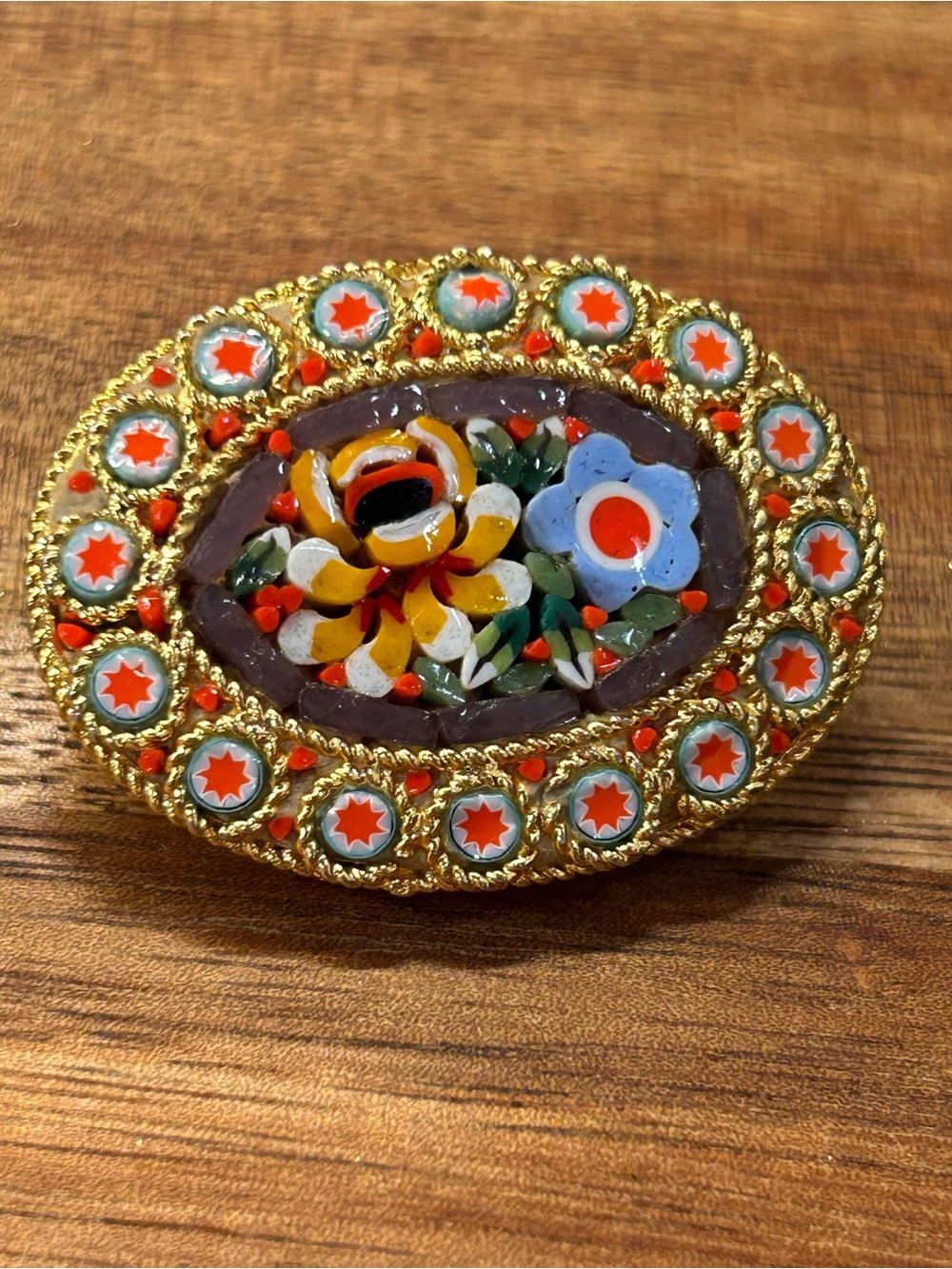 Beautiful Vintage Floral Micro Mosaic gold Brooch great condition